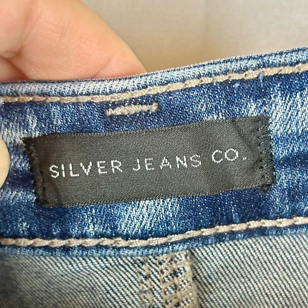 Silver Jeans Co Sure Thing Long Shorts Medium Wash Distressed Raw Hem W32 L6.5